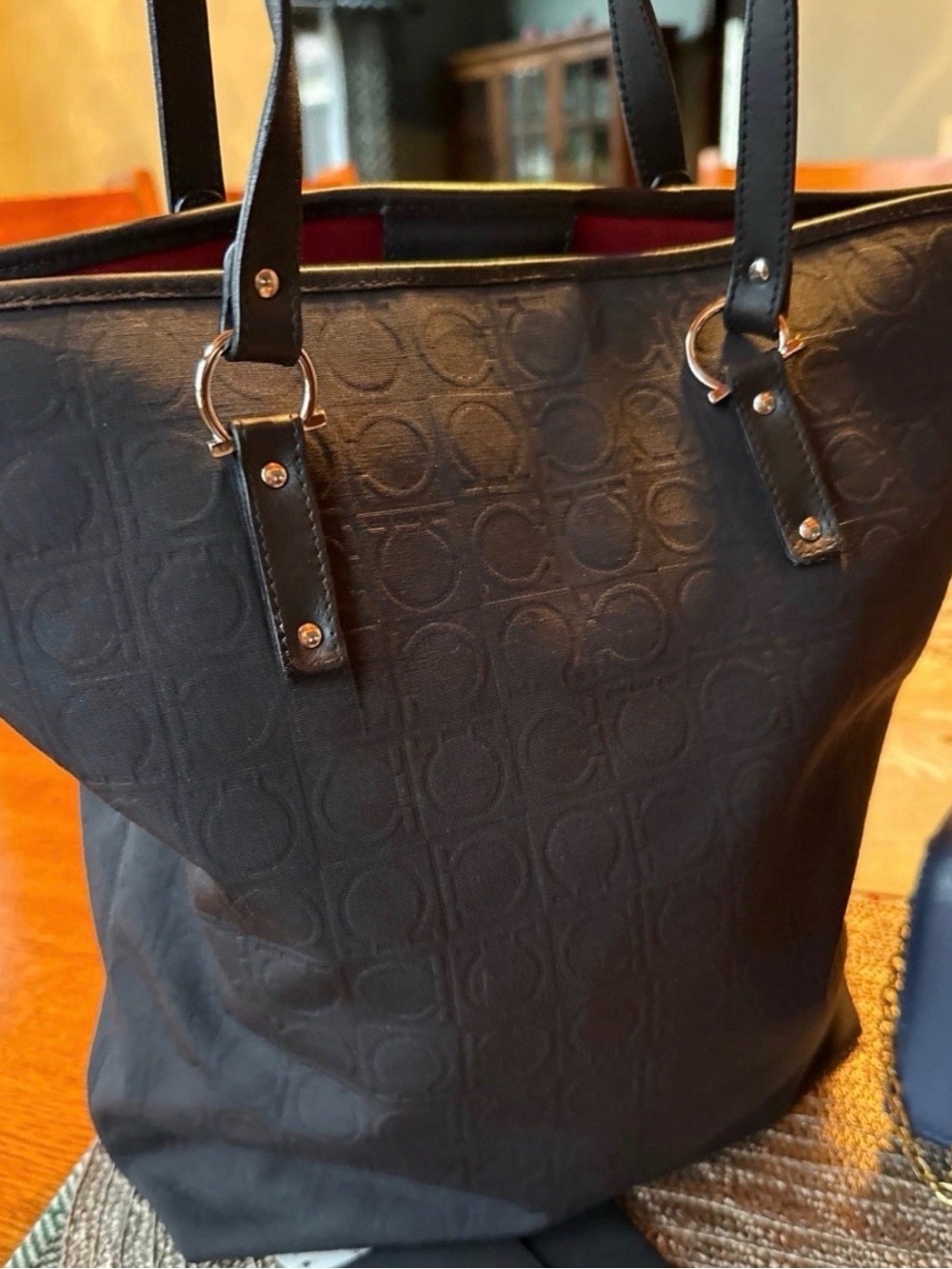 Salvatore Ferragamo
Black Gancini Tote Bag